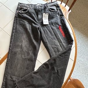 Brand New Never Worn Zara Jeans.